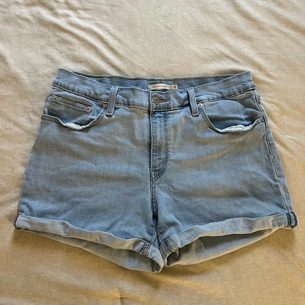 Levi’s shorts denim size 33